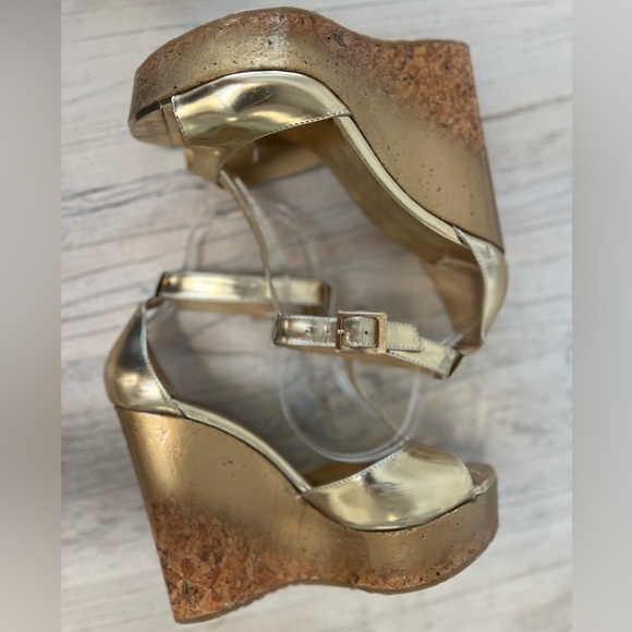 Jimmy Choo Gold shoes Patent Leather Cork Wedge T Strap Sandals Size 36 USA 6 - Picture 8 of 16